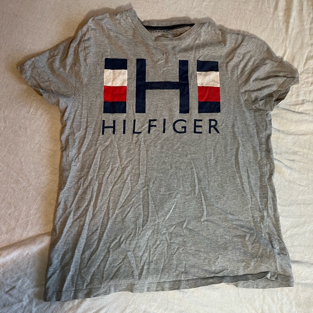 Grey Tommy Hilfiger shirt
